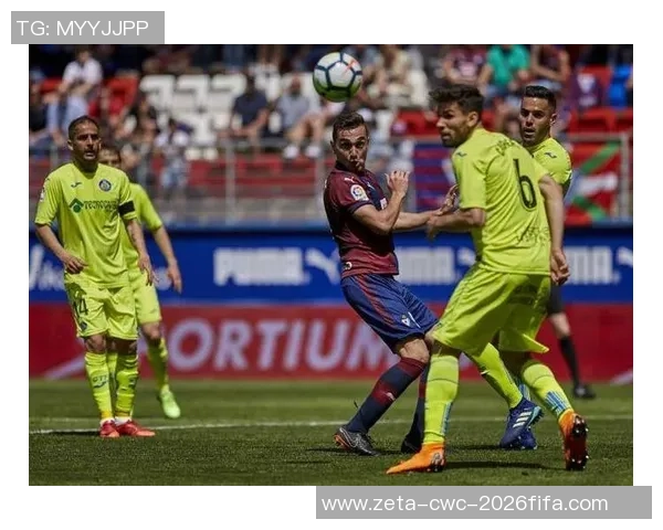 足球中路渗透战术解析与实战应用探讨提升球队进攻效率的关键策略